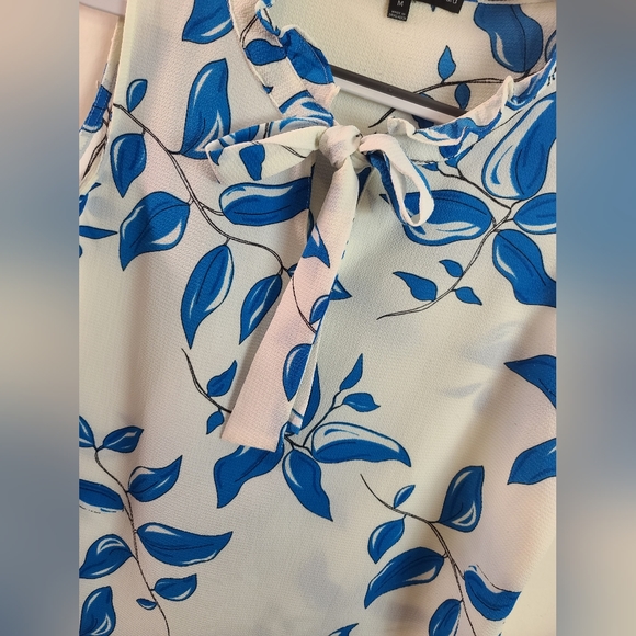 Harve Benard White Blue Leaf Semi Sheer Sleevless Ruffled Collar Top Size M - Picture 4 of 8